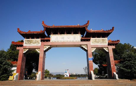 �������Y