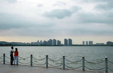 �������Y